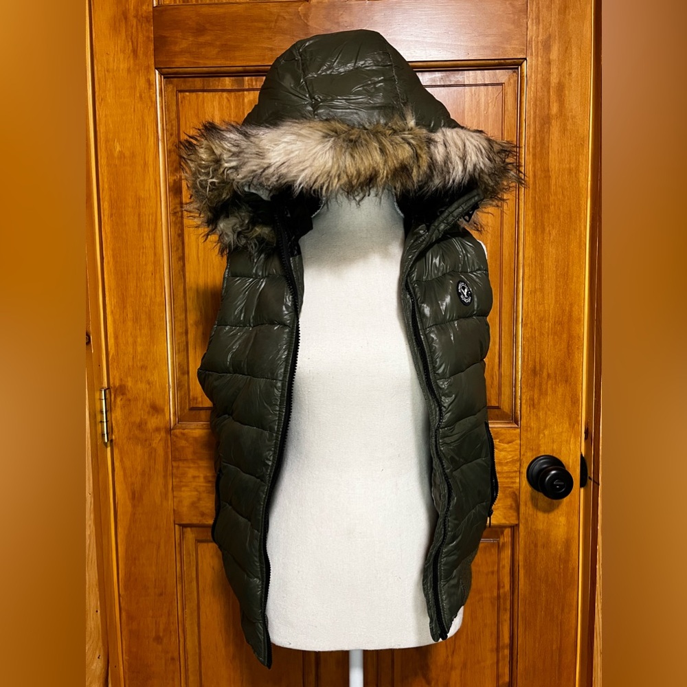 AE puffer vest